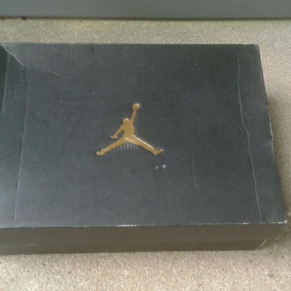 Shoes. Youth Size 7.5 The shoe was worn 1 time. - Picture 5 of 6